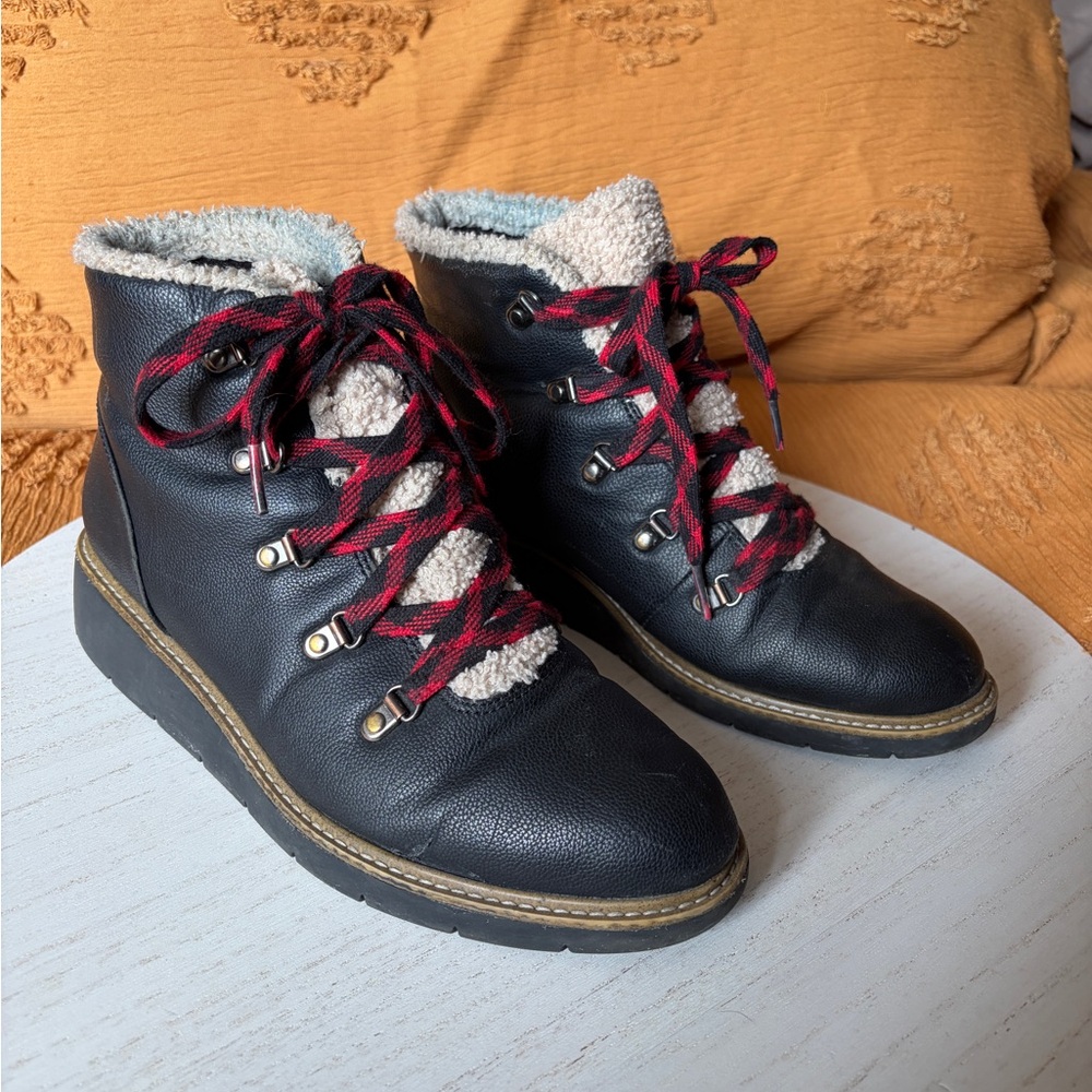 Dr. Scholl's Black Winter Boots with Red Laces